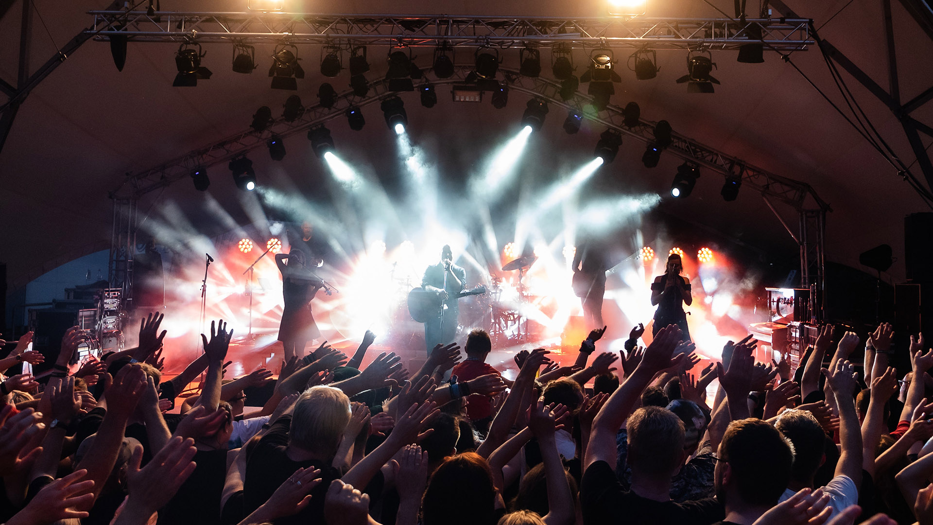 Cada vez suben más los precios para ir a festivales en México